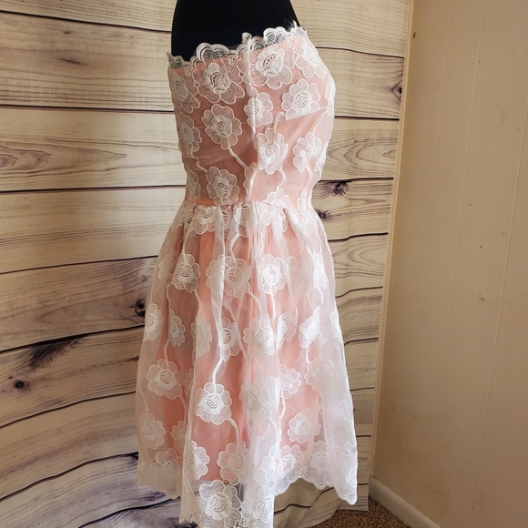 🆕️ XTaren Peach Dress with Lace Overlay/B - Picture 3 of 5